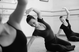 Ballett Bodentraining - Ein ganzheitliches, behutsames und dennoch intensives Training für Tänzer*innen und alle, die dies werden wollen.
